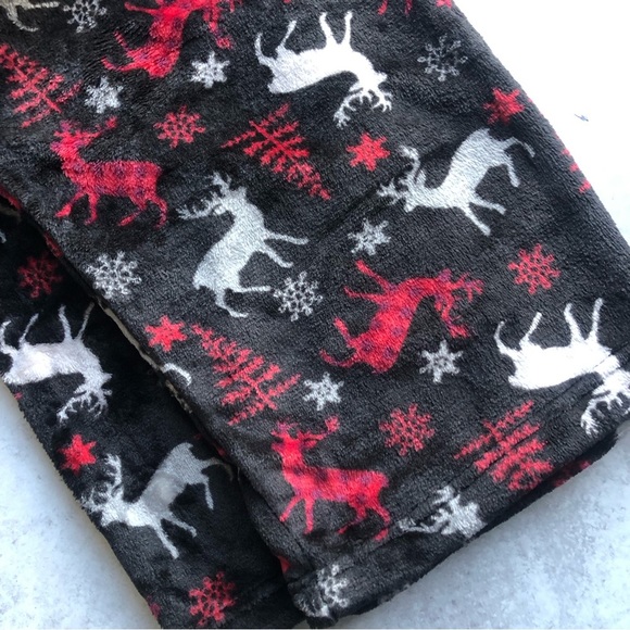 Holiday Reindeer Plush Fleece Pajama Pant & Cozy Socks Bundle, 1X NWT - Picture 4 of 6